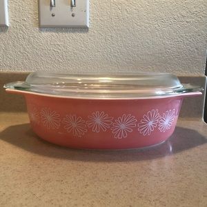 Vintage 50s PYREX 045 PINK DAISY 2.5 Quart Oval CASSEROLE Dish w/ Glass Lid.